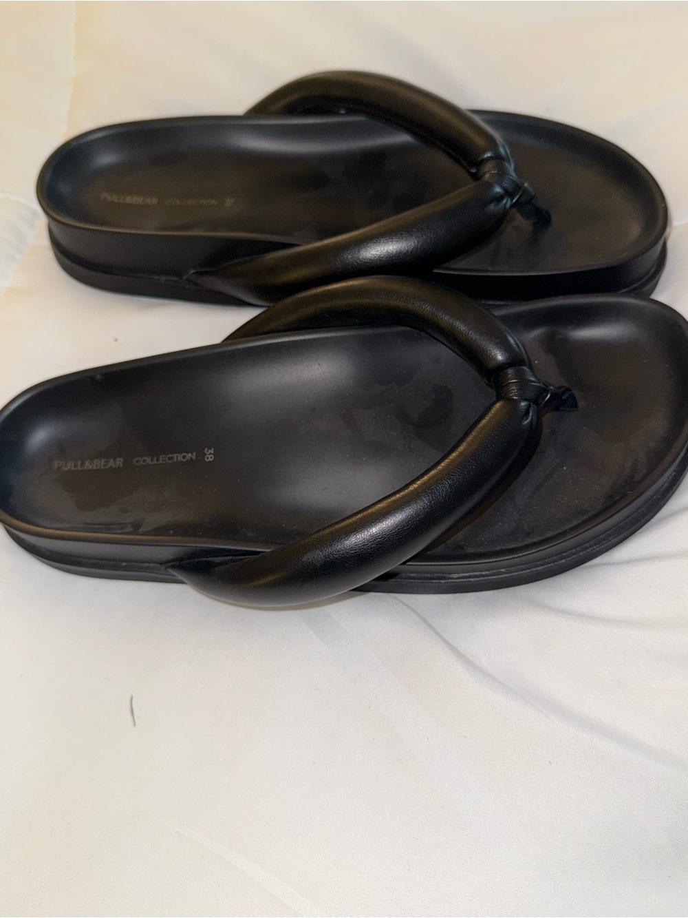 Pull&Bear Black Padded Thong Sandals with Cushioned Sole